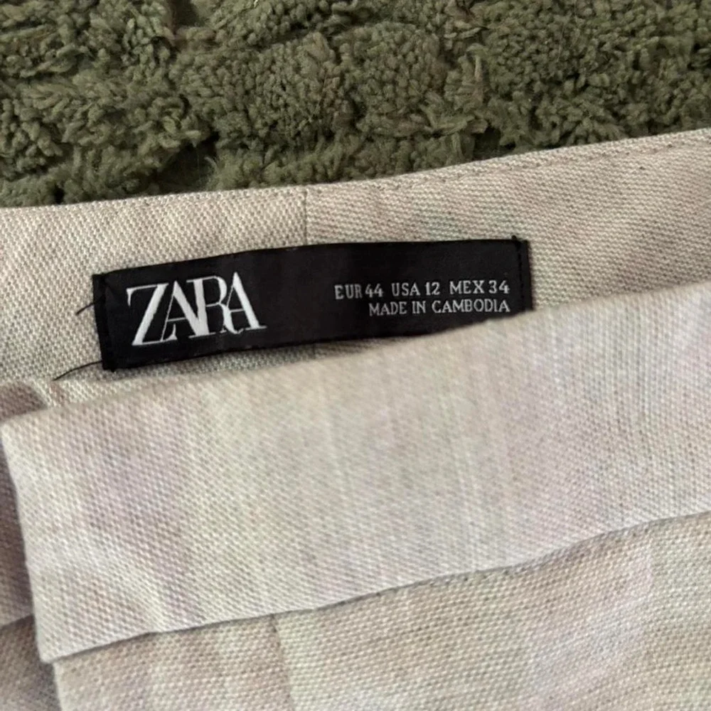 Zara beige linen look cropped trousers